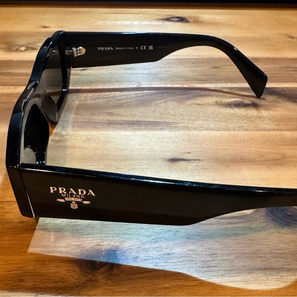 Prada PR A01SF Sunglasses; black - Picture 4 of 9